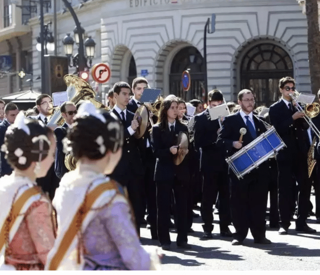 Banda de música en fallas en Valencia