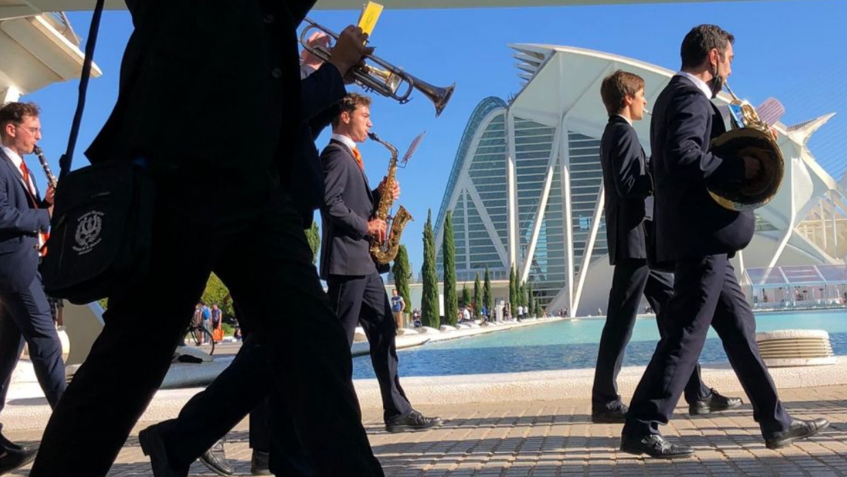 Banda de música en Valencia actuando en una fiesta con música en directo